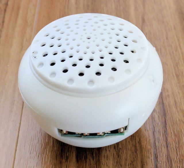 ダイソー600円スピーカー防水カバー取り外し(背面)
